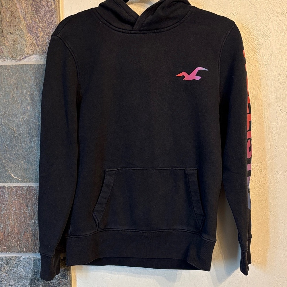 Hollister Black Garment Label
